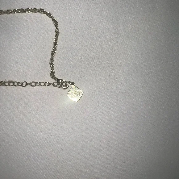 Kendra Scott Long Gold Neckless - Picture 4 of 5